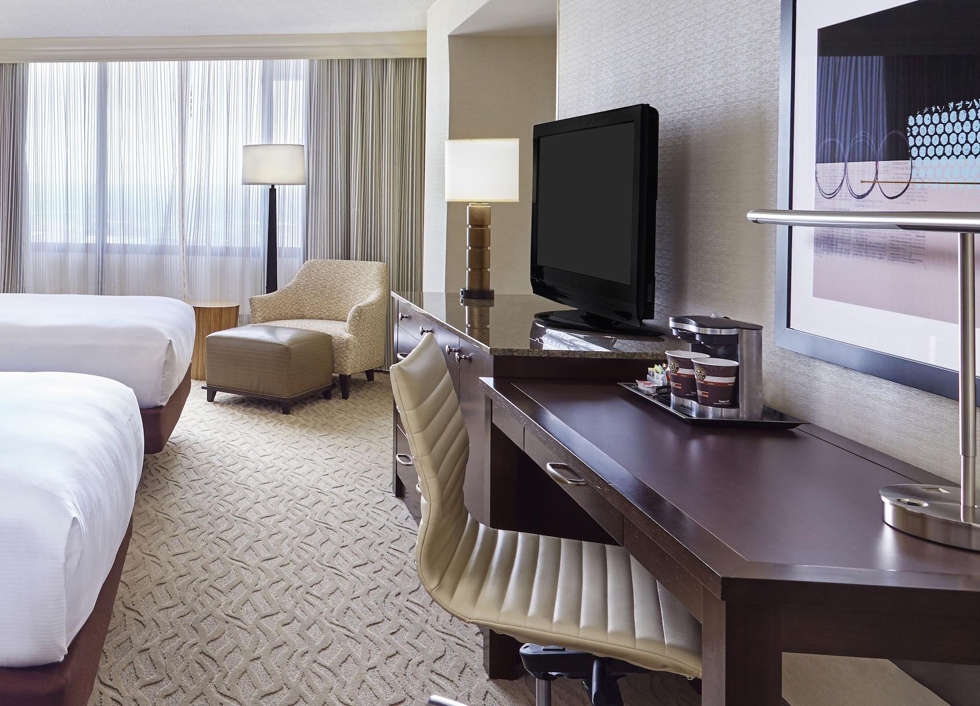 Doubletree By Hilton Washington Dc - Crystal City Арлингтън Екстериор снимка