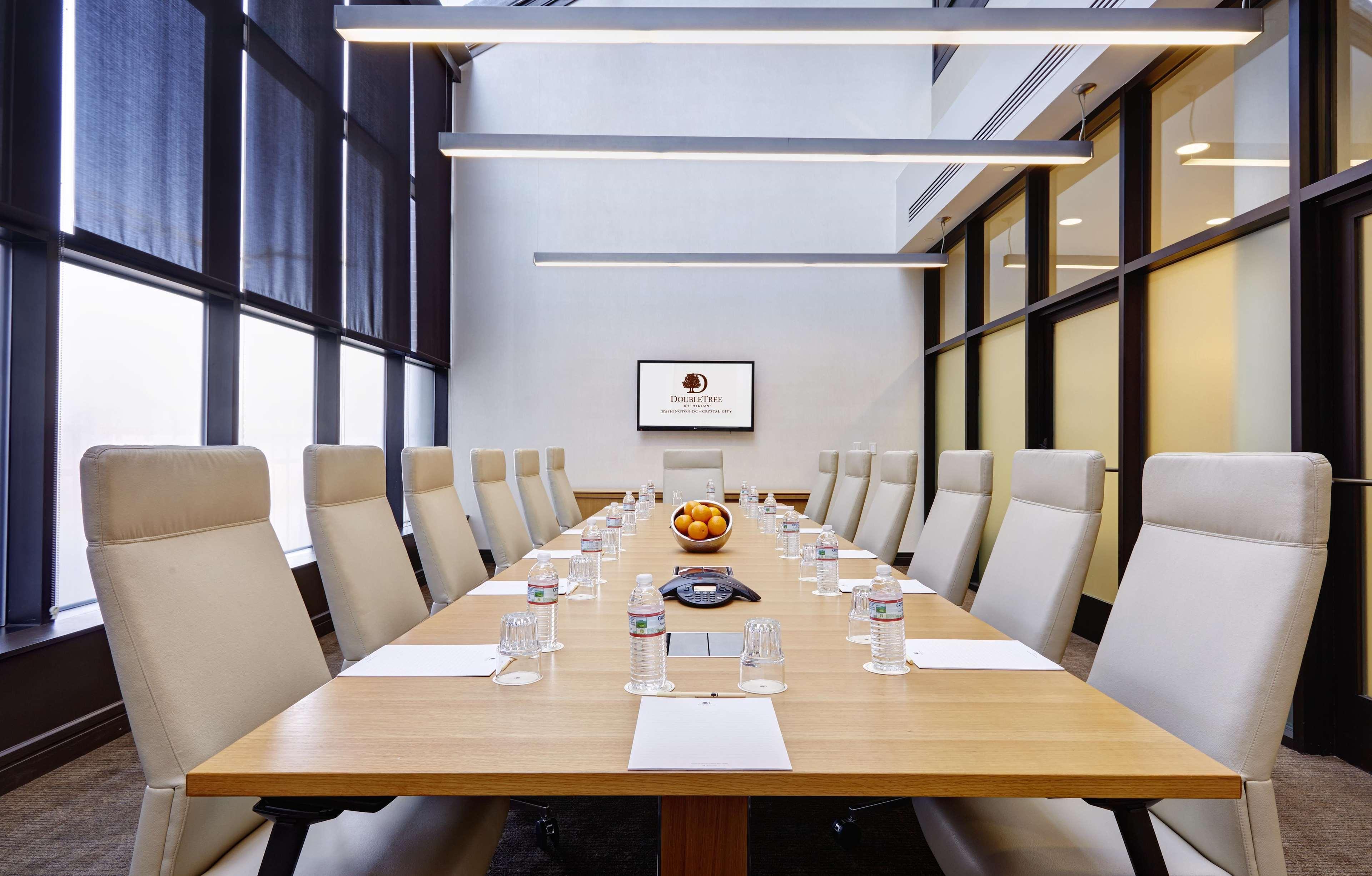 Doubletree By Hilton Washington Dc - Crystal City Арлингтън Екстериор снимка
