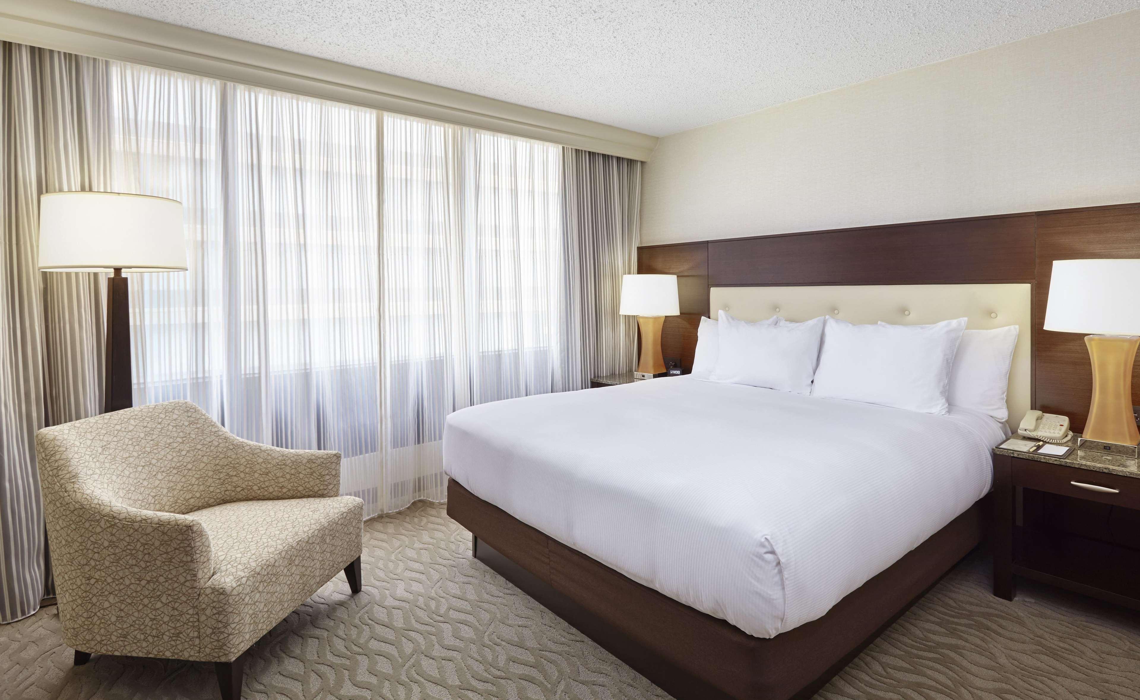 Doubletree By Hilton Washington Dc - Crystal City Арлингтън Екстериор снимка