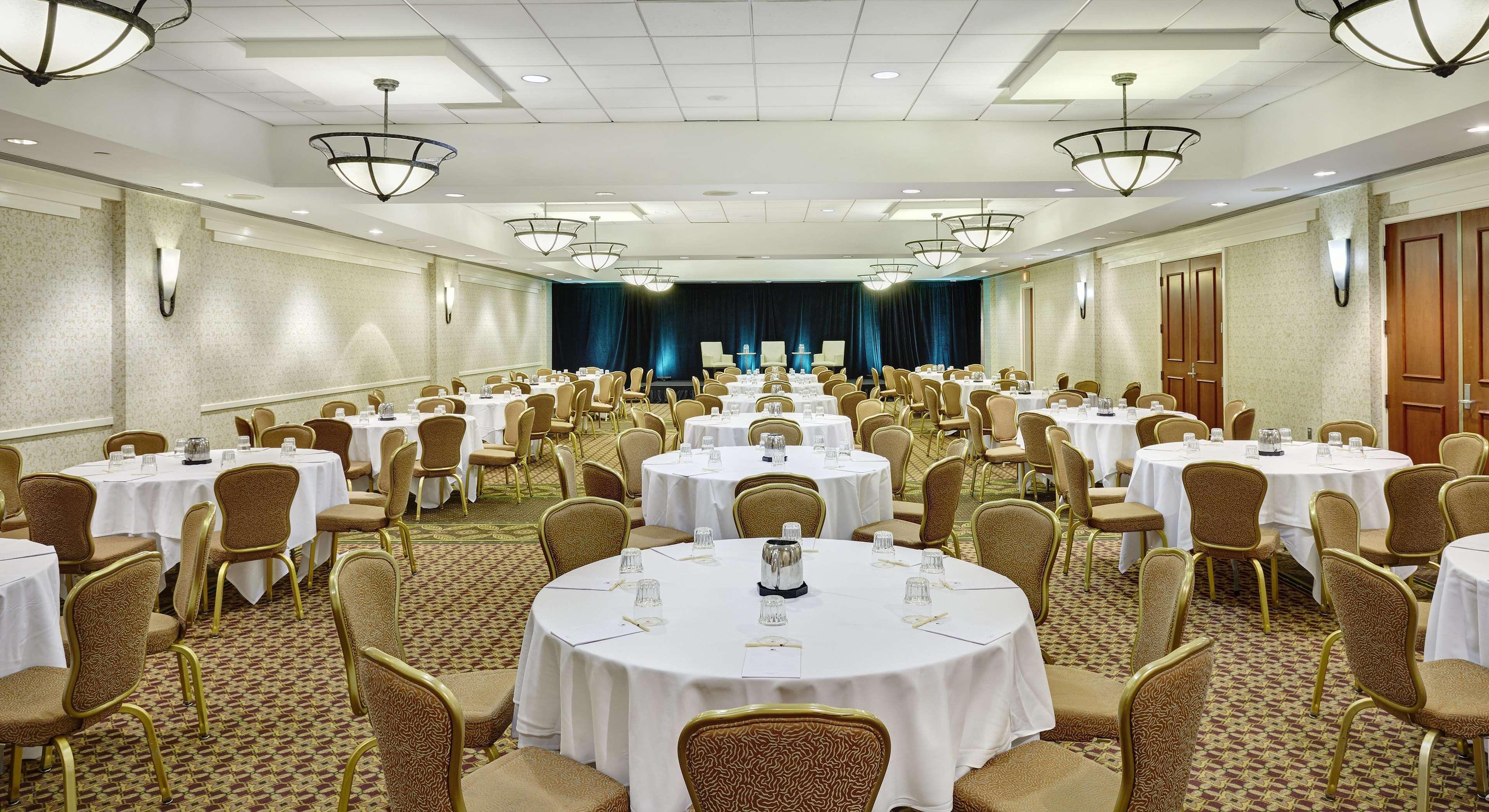 Doubletree By Hilton Washington Dc - Crystal City Арлингтън Екстериор снимка
