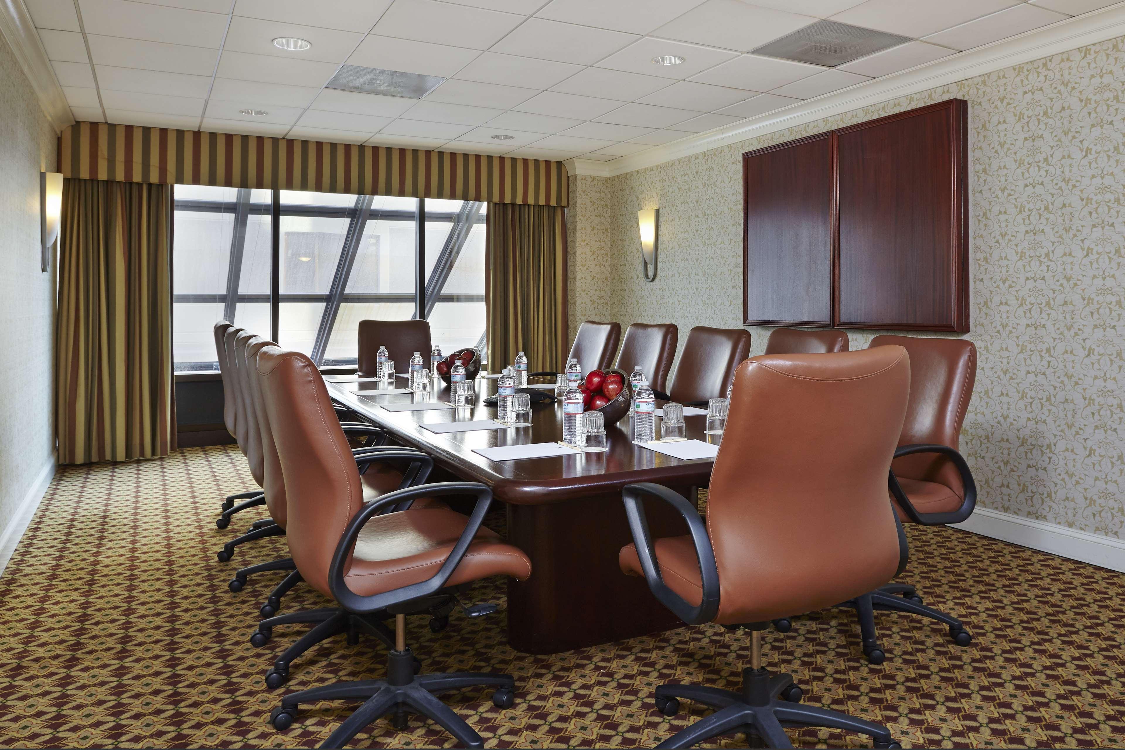 Doubletree By Hilton Washington Dc - Crystal City Арлингтън Екстериор снимка
