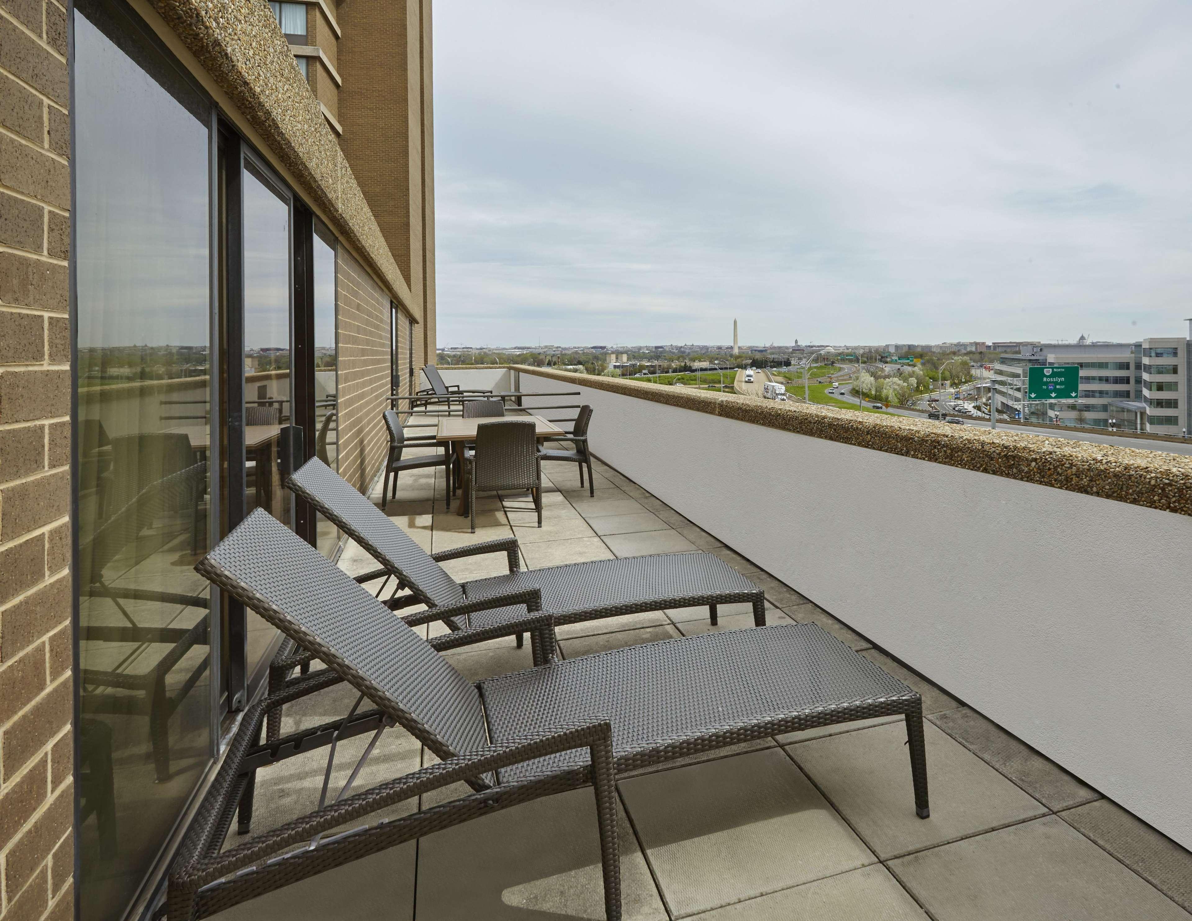 Doubletree By Hilton Washington Dc - Crystal City Арлингтън Екстериор снимка