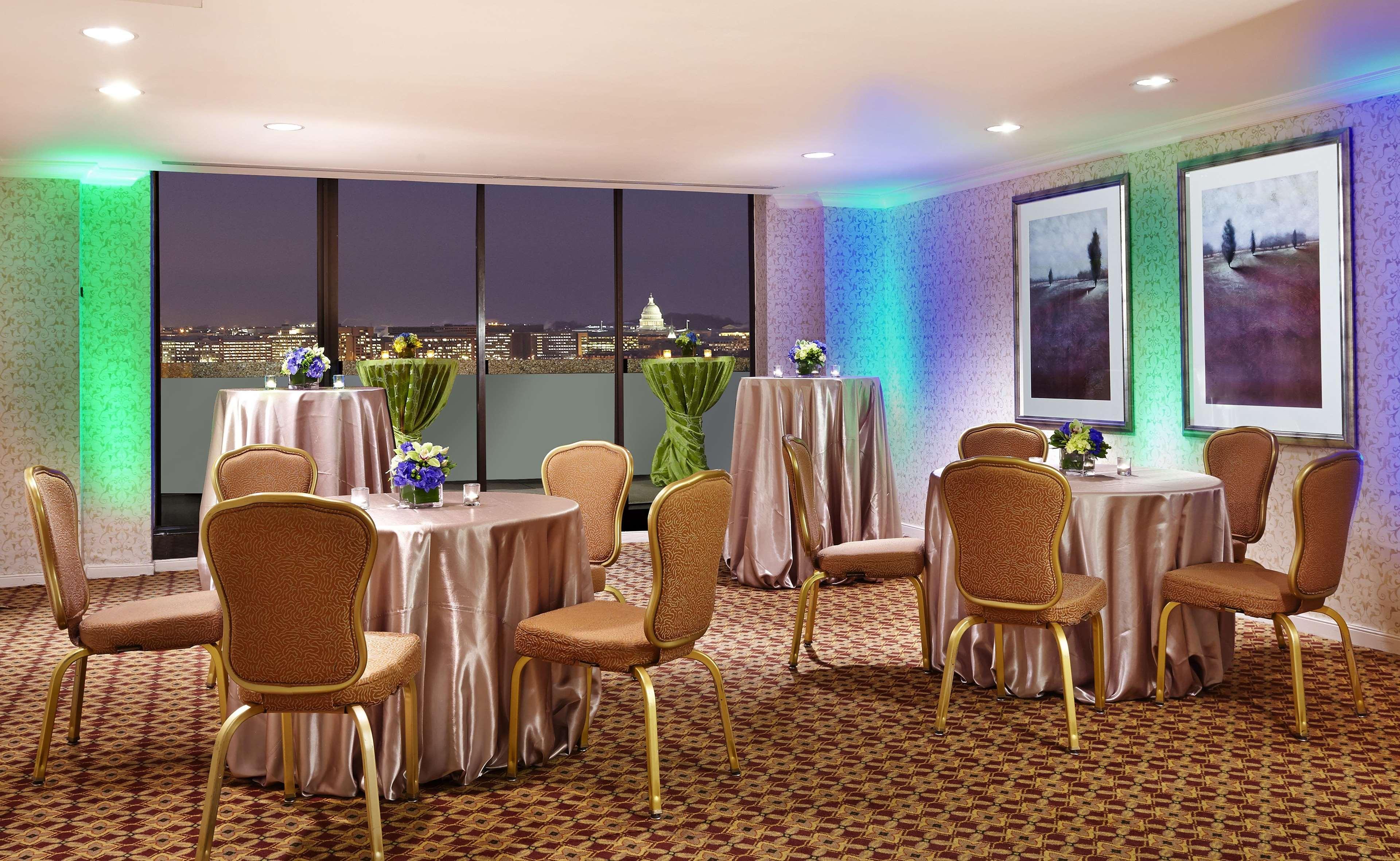 Doubletree By Hilton Washington Dc - Crystal City Арлингтън Екстериор снимка