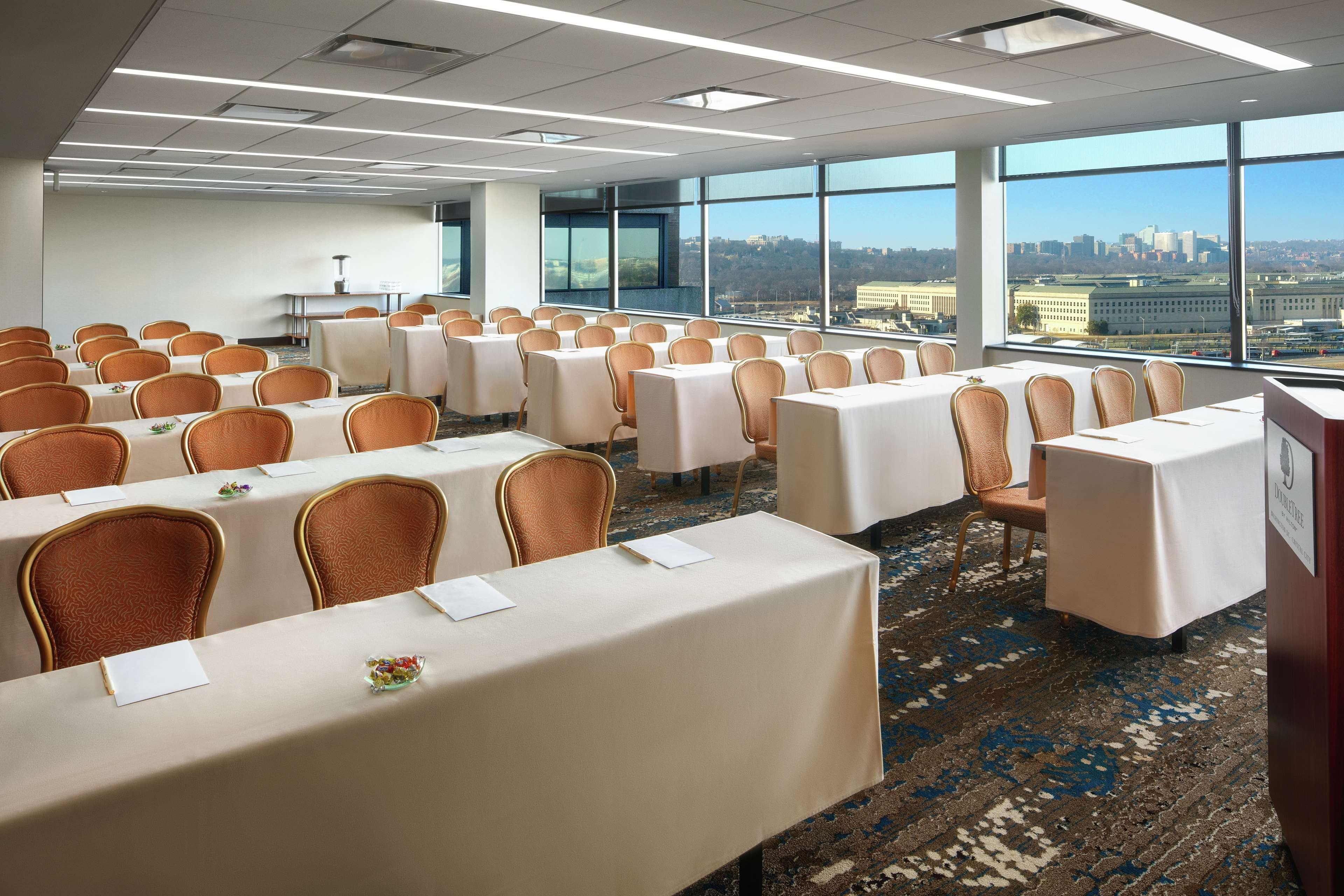 Doubletree By Hilton Washington Dc - Crystal City Арлингтън Екстериор снимка