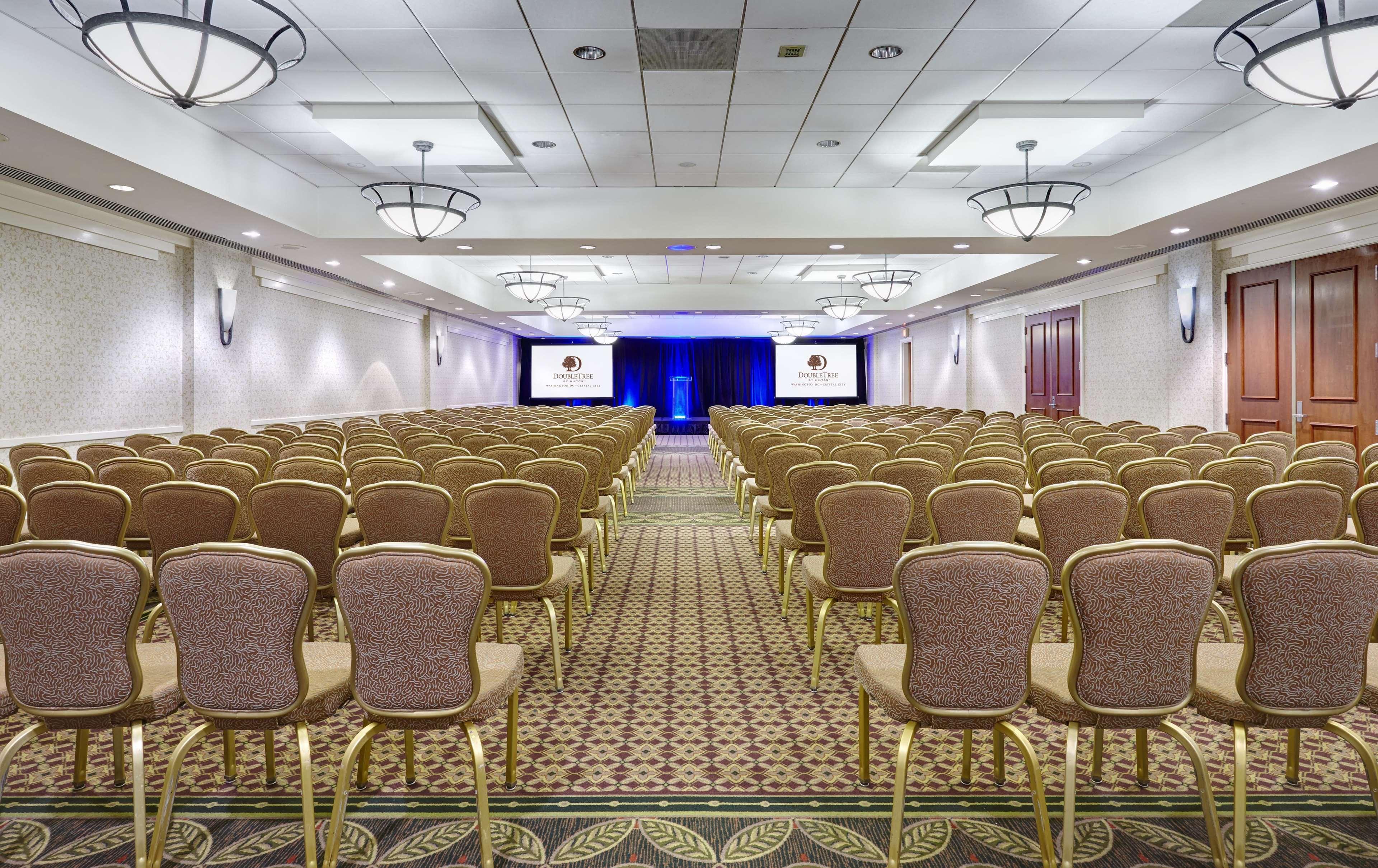Doubletree By Hilton Washington Dc - Crystal City Арлингтън Екстериор снимка