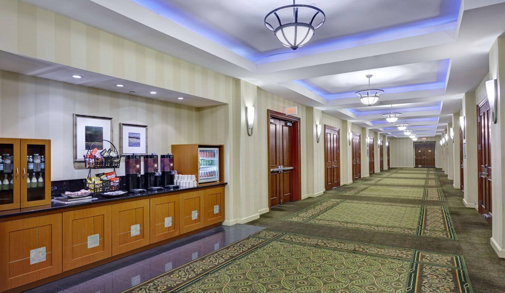 Doubletree By Hilton Washington Dc - Crystal City Арлингтън Екстериор снимка