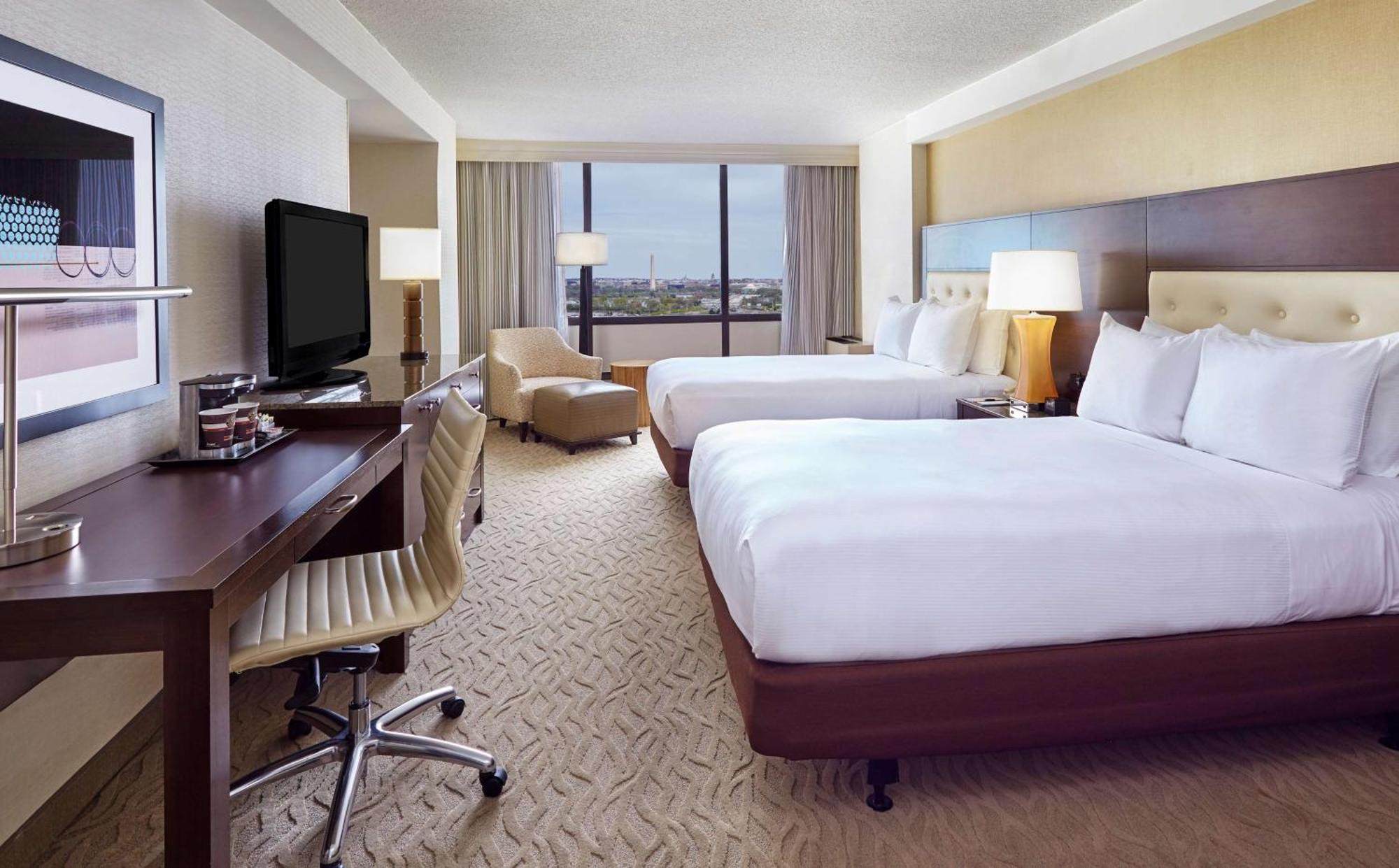 Doubletree By Hilton Washington Dc - Crystal City Арлингтън Екстериор снимка