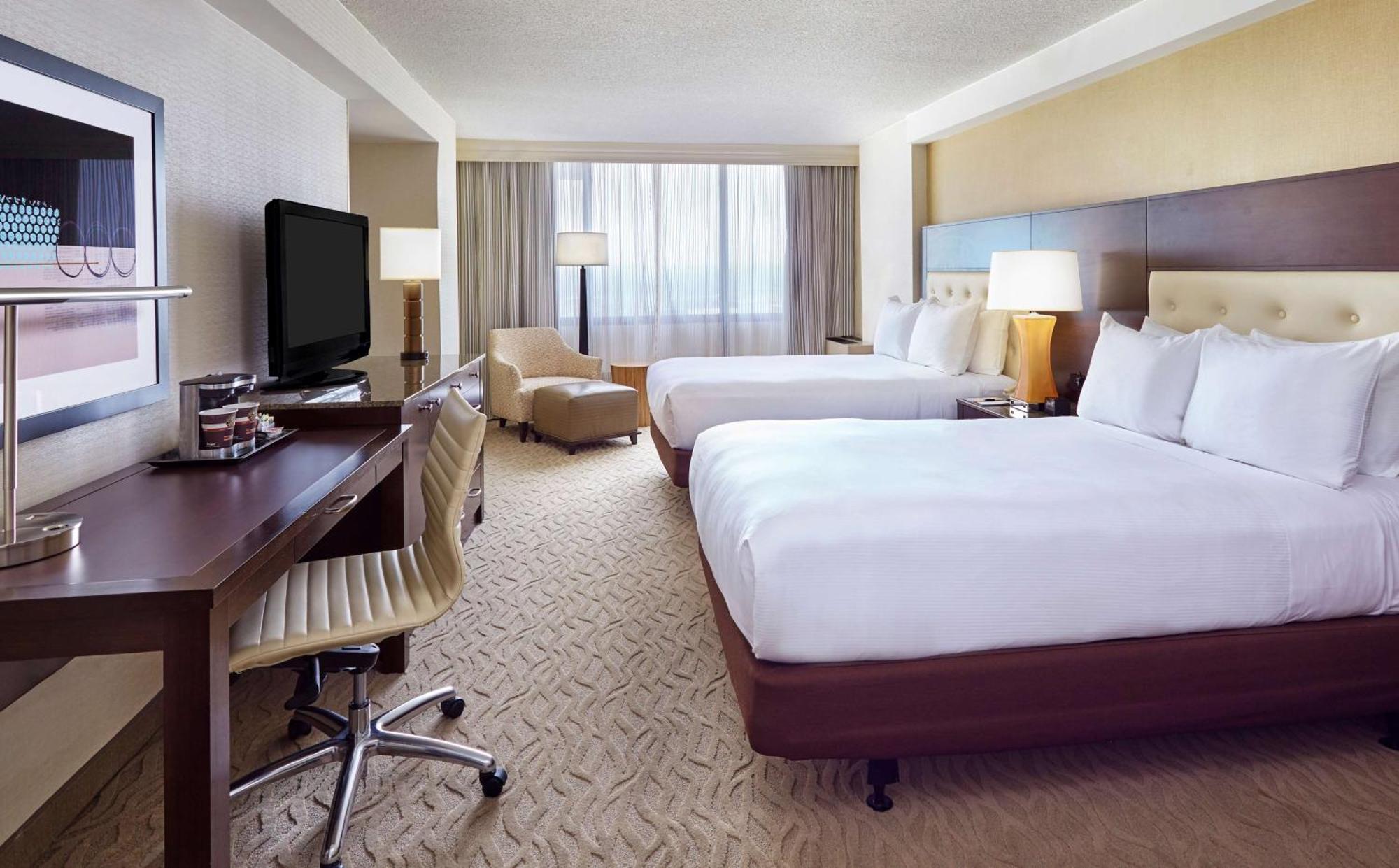 Doubletree By Hilton Washington Dc - Crystal City Арлингтън Екстериор снимка