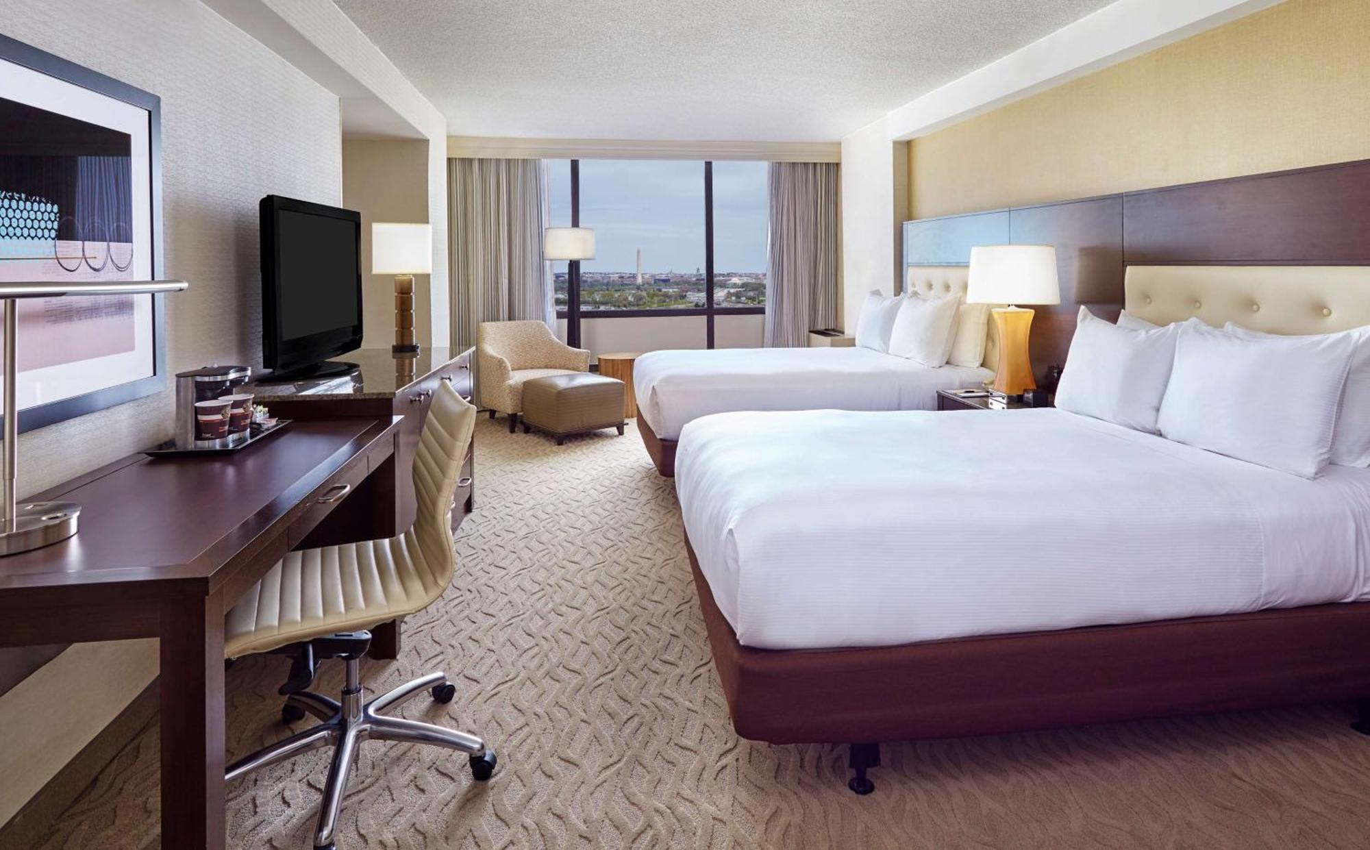 Doubletree By Hilton Washington Dc - Crystal City Арлингтън Екстериор снимка