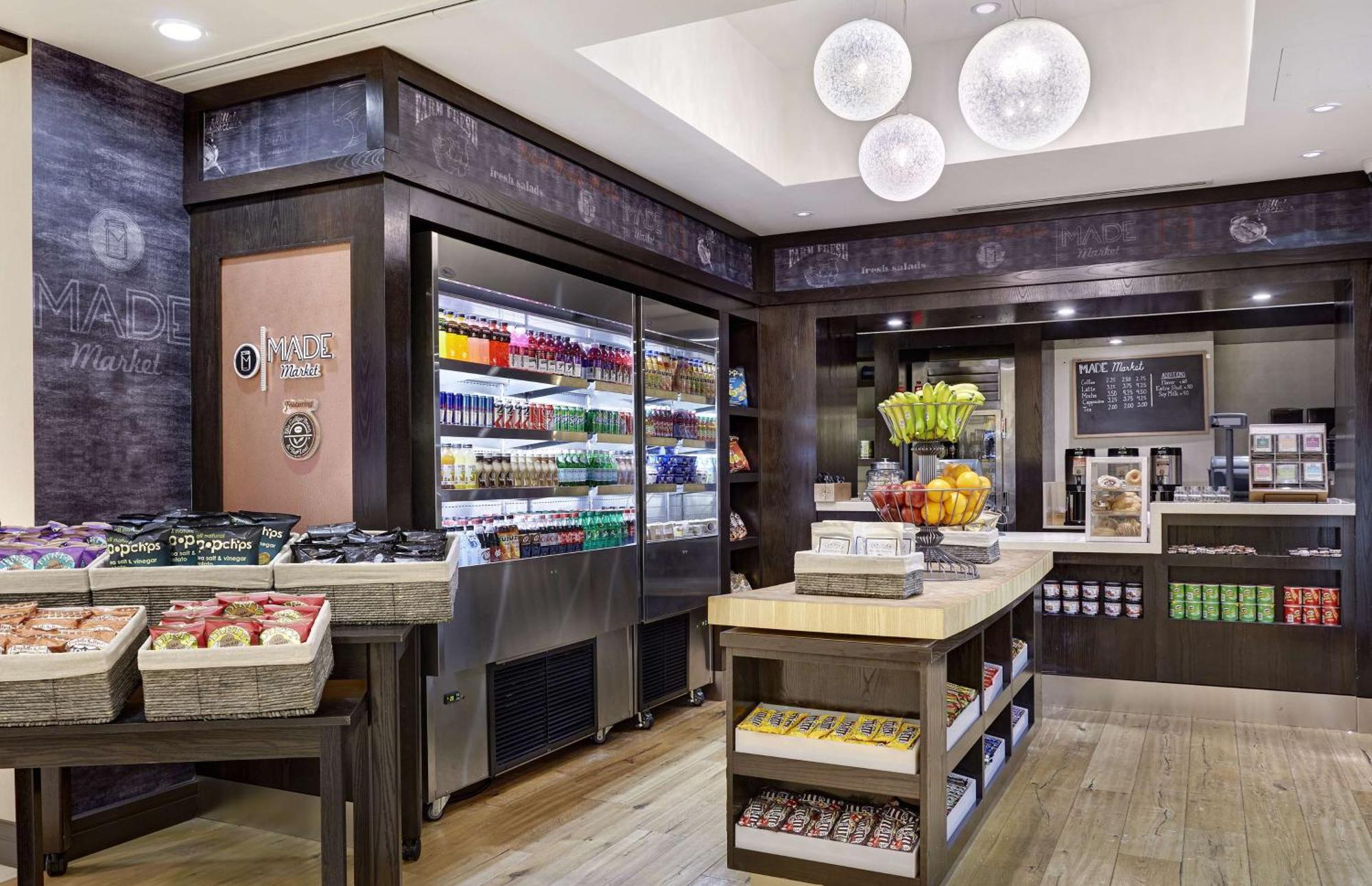Doubletree By Hilton Washington Dc - Crystal City Арлингтън Екстериор снимка