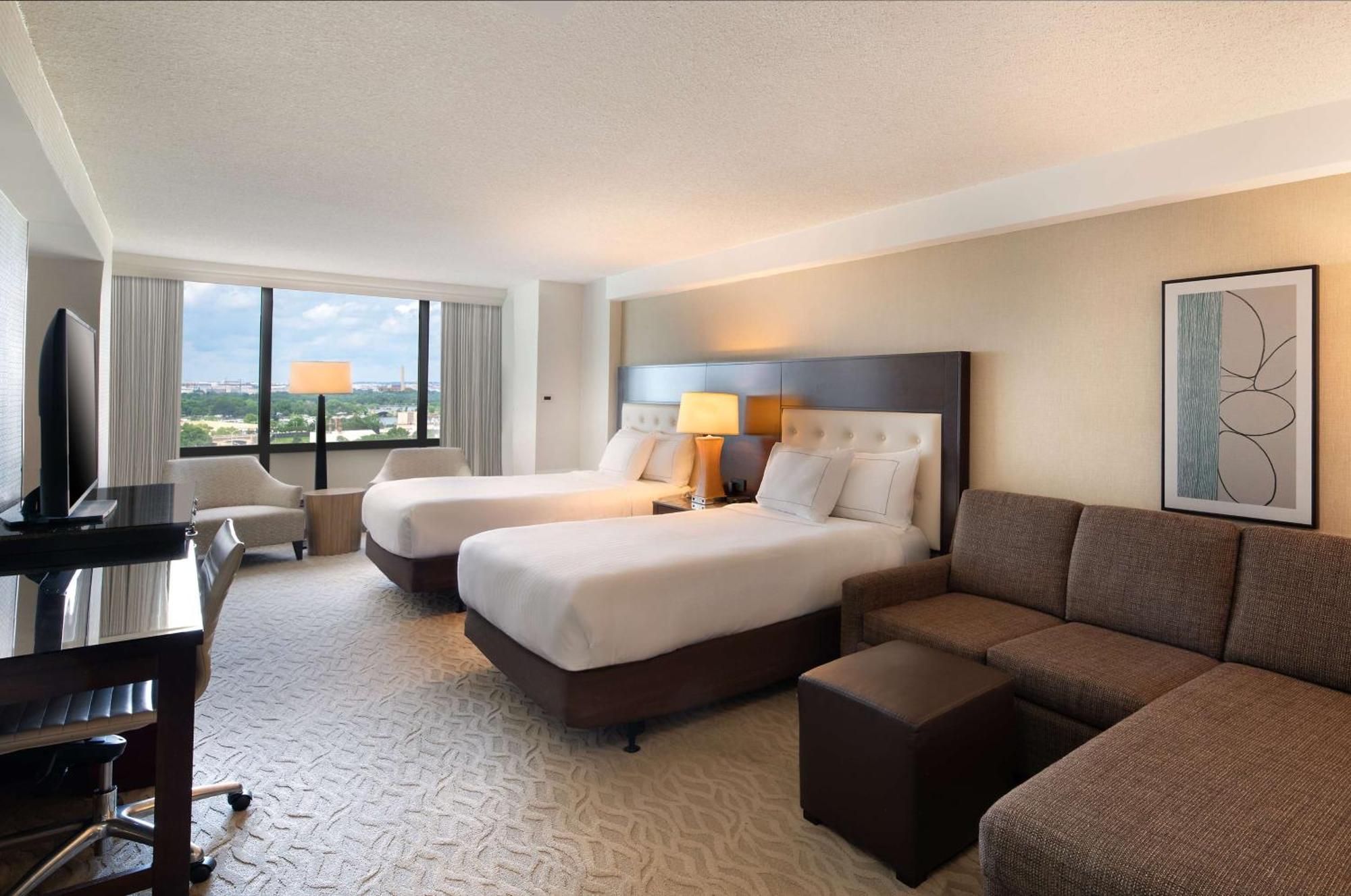 Doubletree By Hilton Washington Dc - Crystal City Арлингтън Екстериор снимка
