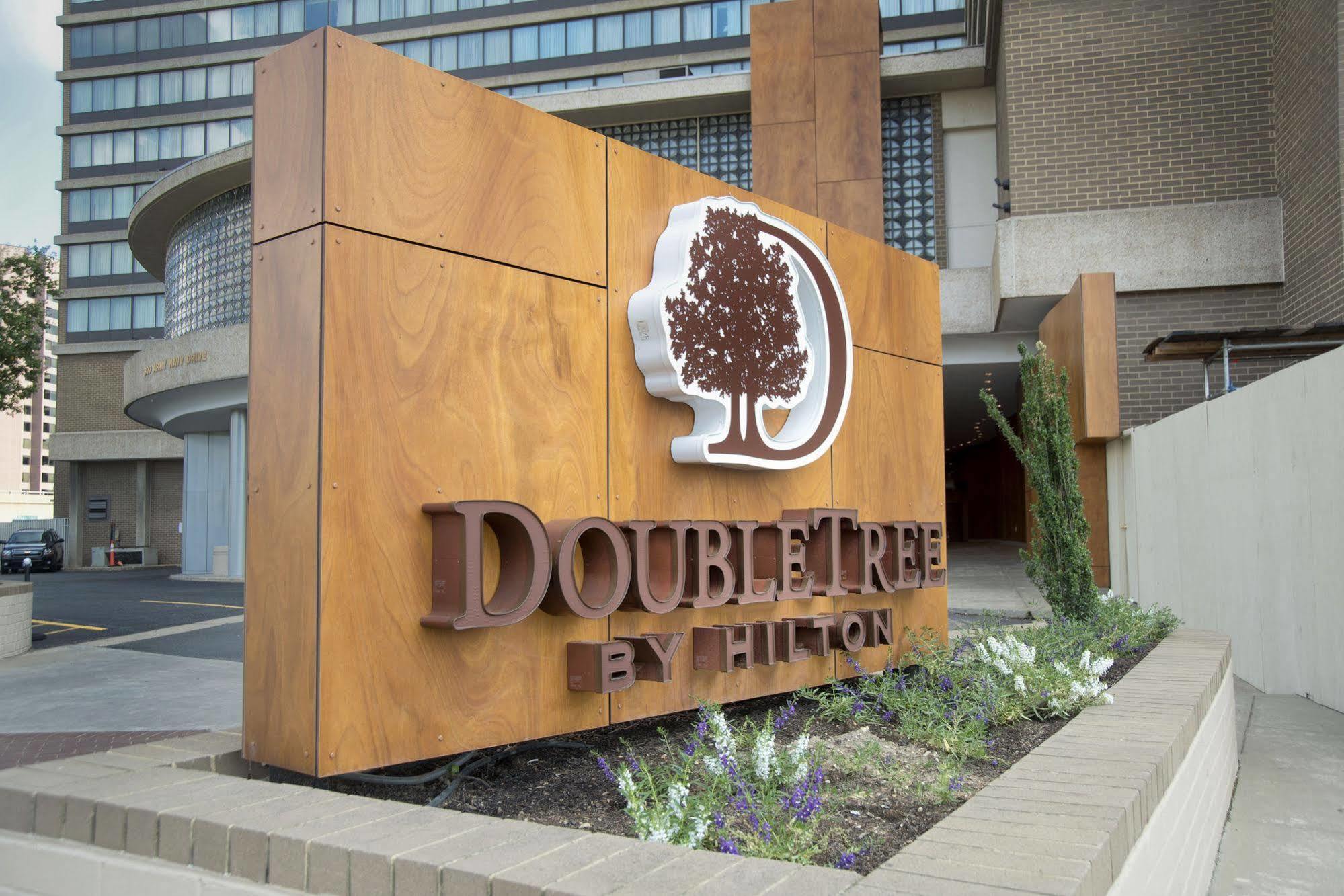 Doubletree By Hilton Washington Dc - Crystal City Арлингтън Екстериор снимка